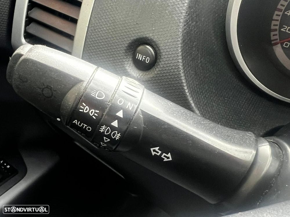 Mitsubishi Outlander 2.0 DI-D Intense 4WD - 32