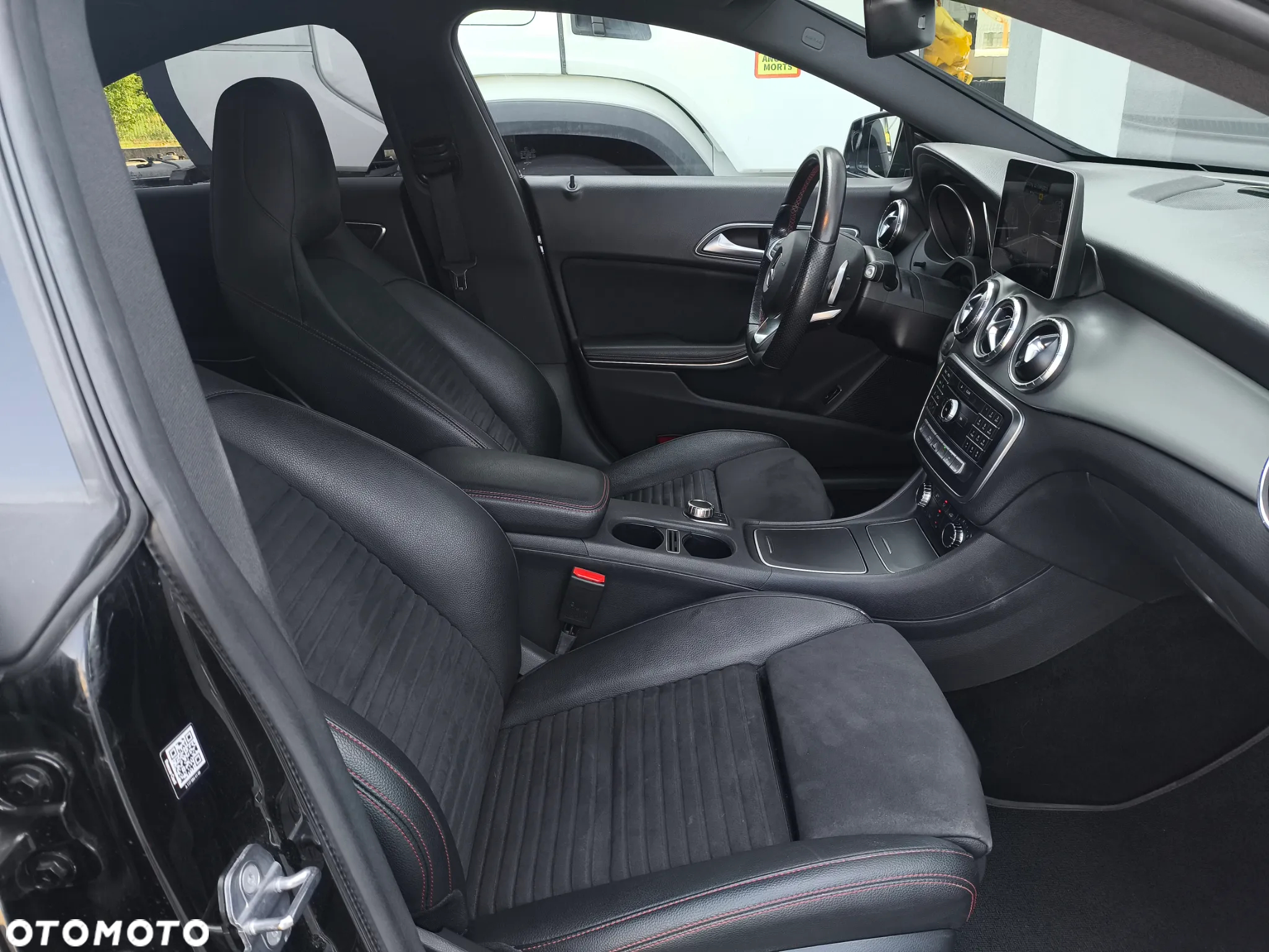 Mercedes-Benz CLA 200 7G-DCT AMG Line - 19
