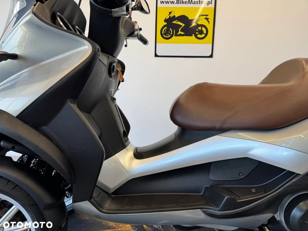 Piaggio MP-3 - 24