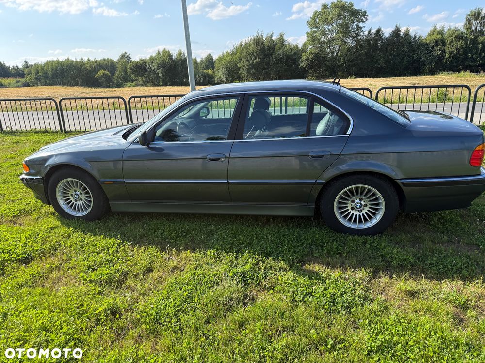 BMW Seria 7 740i - 12