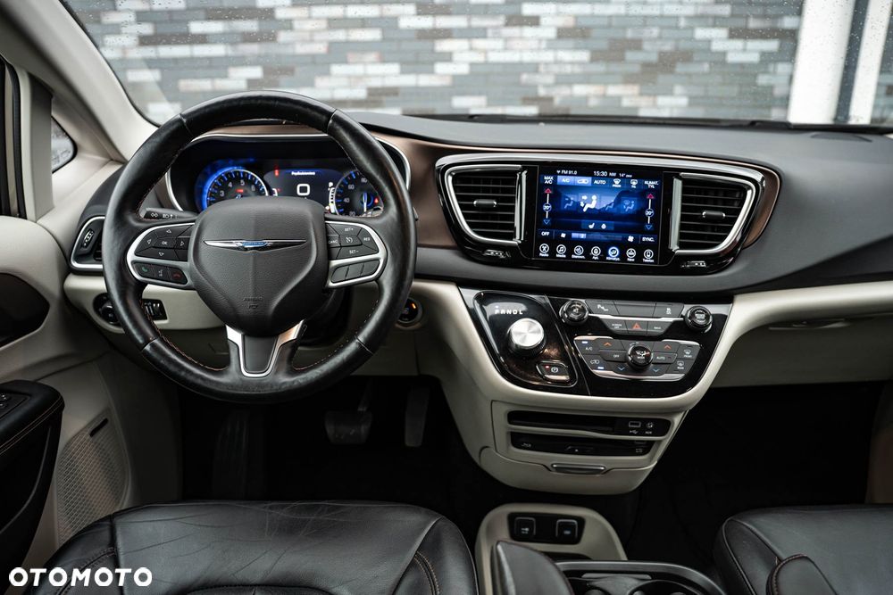 Chrysler Pacifica - 25