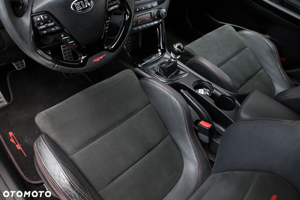 Kia Ceed 1.6 T-GDI GT - 18