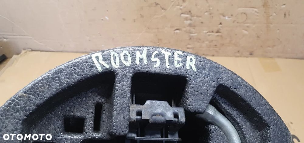 Wkład bagażnika styropian klucz lewarek oryginał Skoda Roomster 5J7012115A - 7