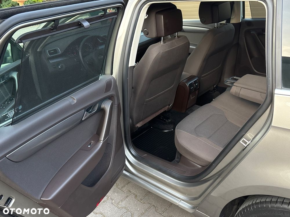 Volkswagen Passat 2.0 TDI Highline - 28