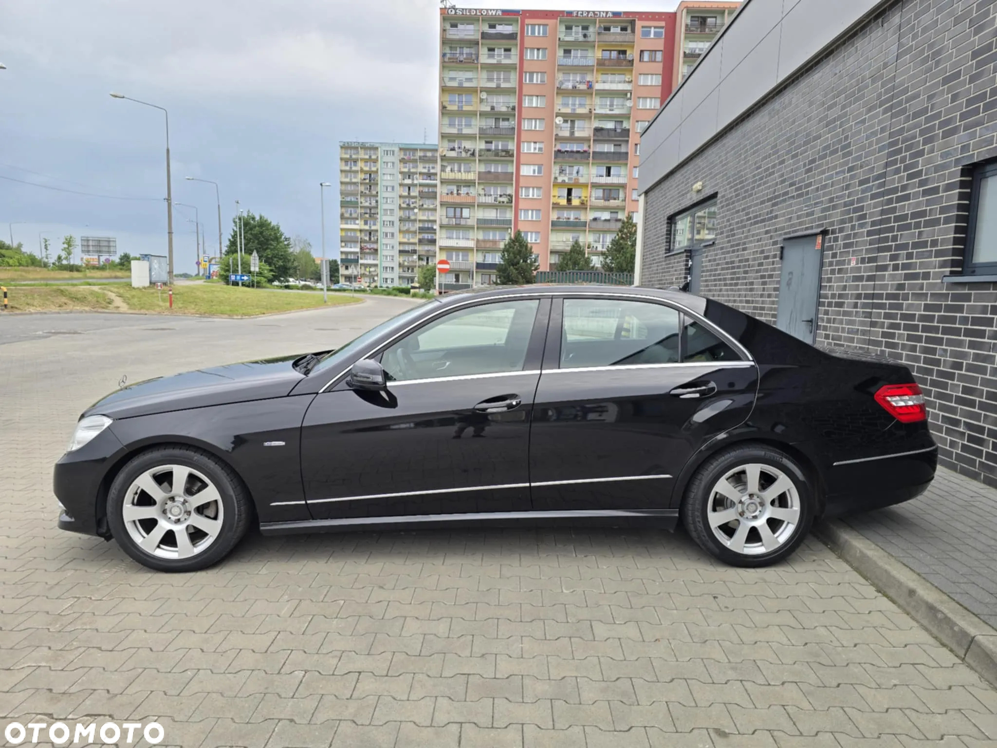 Mercedes-Benz Klasa E 200 T BlueEFFICIENCY 7G-TRONIC Avantgarde - 33