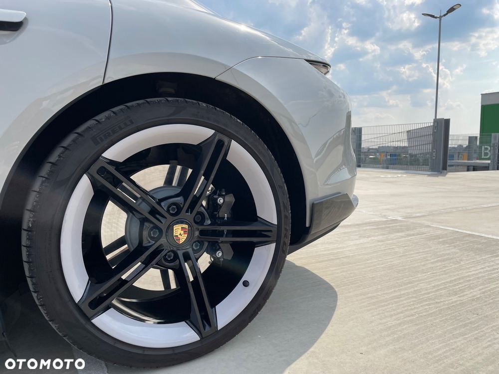 Porsche Taycan Turbo - 19