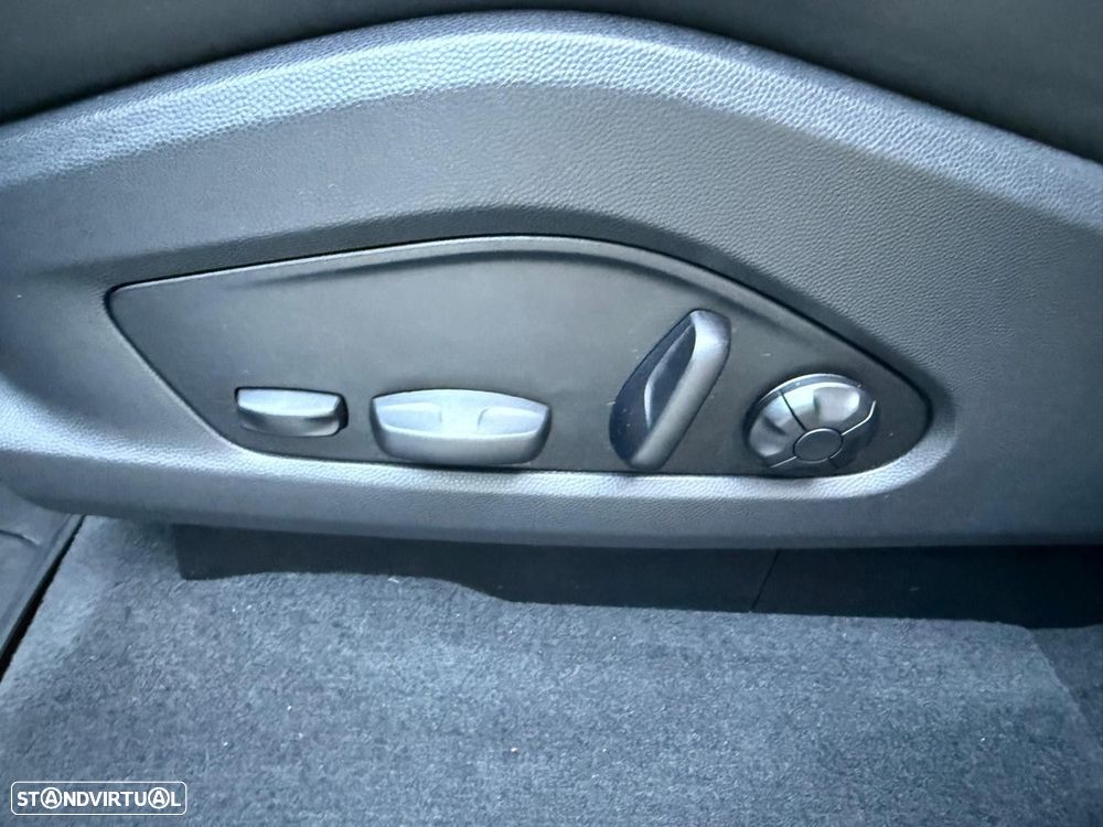 Porsche Macan Electric 4 - 32