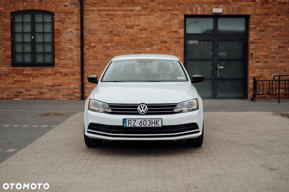 Volkswagen Jetta - 2