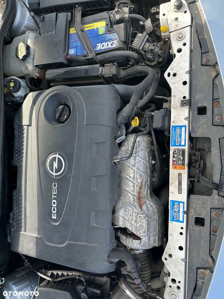 Opel Astra 2.0 CDTI Exklusiv - 11