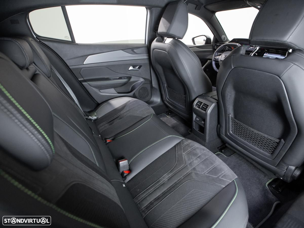 Peugeot 408 Plug-In Hybrid 225 e-EAT8 GT - 11