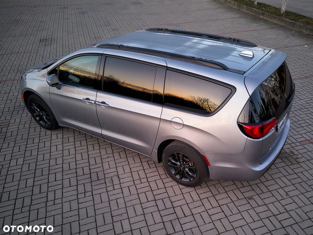 Chrysler Pacifica - 34