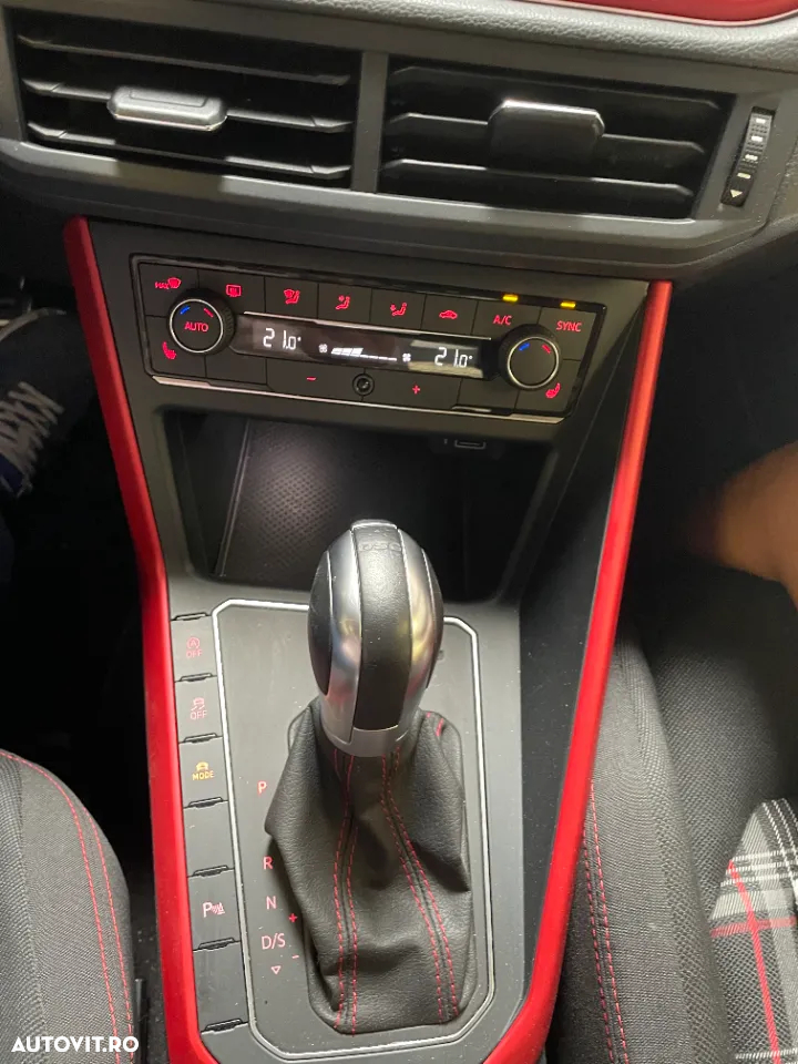 Volkswagen Polo 2.0 TSI DSG GTI - 18