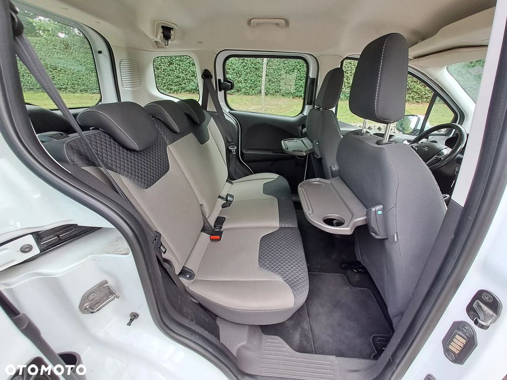 Ford Tourneo Courier - 8