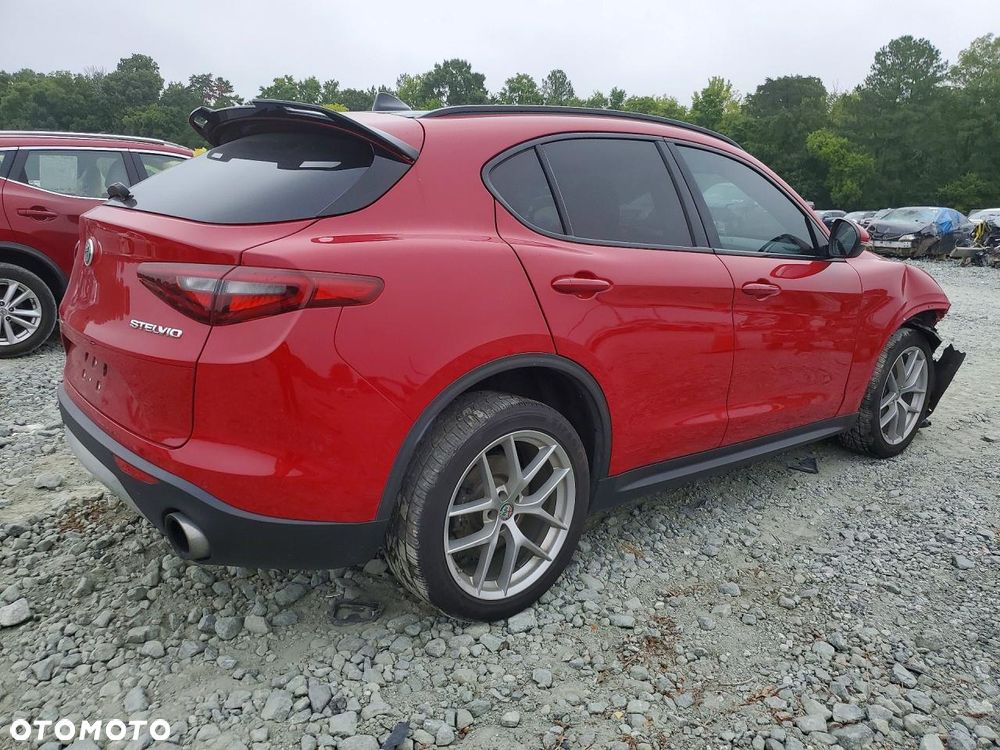 Alfa Romeo Stelvio - 4