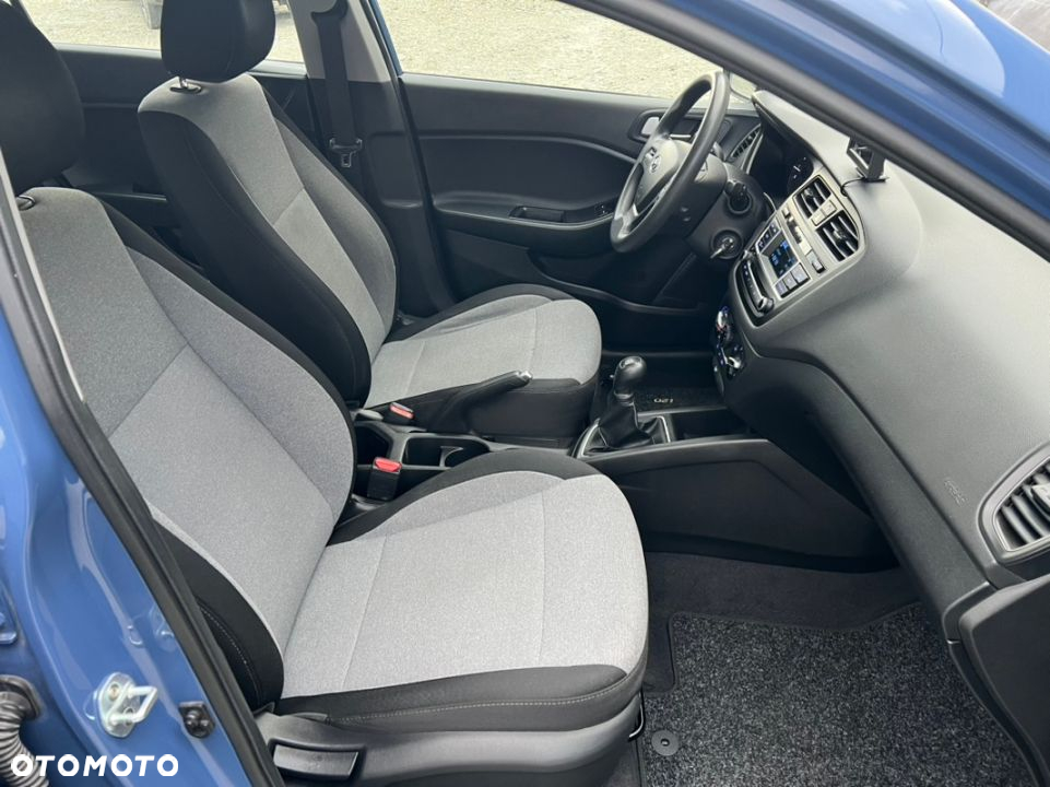 Hyundai i20 blue 1.2 - 21