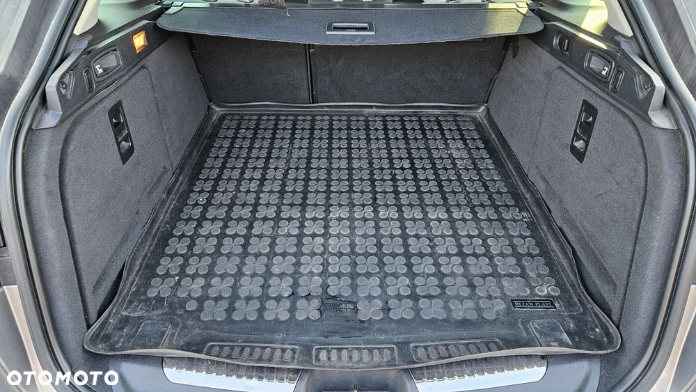 Renault Laguna 2.0 DCi GT 4WS - 36