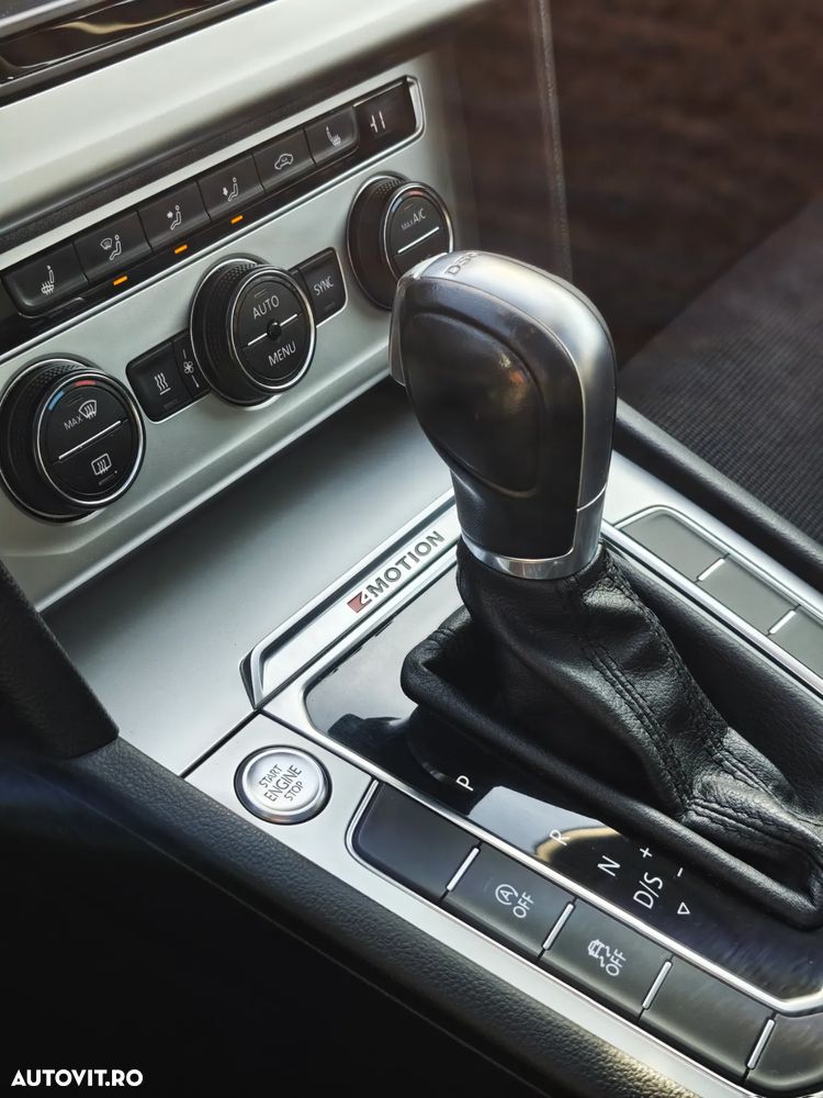 Volkswagen Passat Variant 2.0 TDI SCR 4Motion DSG Comfortline - 24