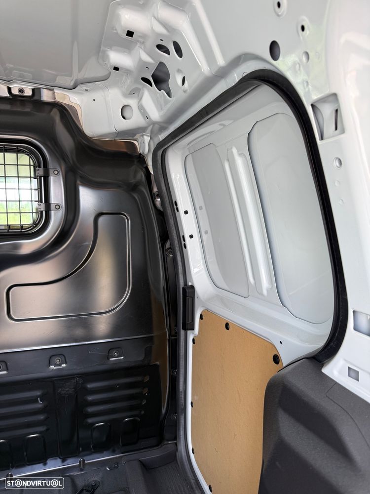 Ford Transit Courier - 10