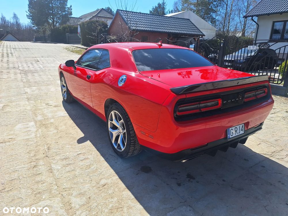Dodge Challenger - 8