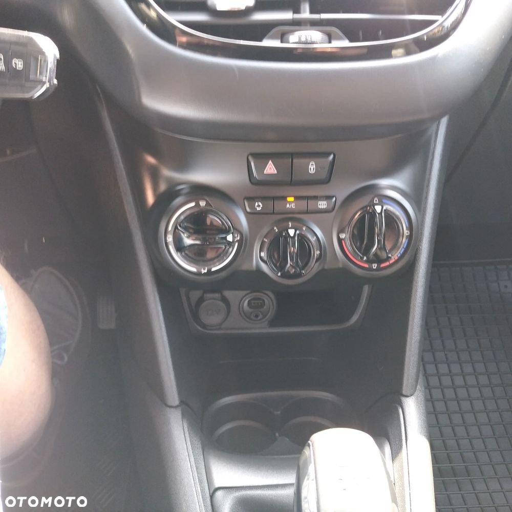 Peugeot 208 - 13