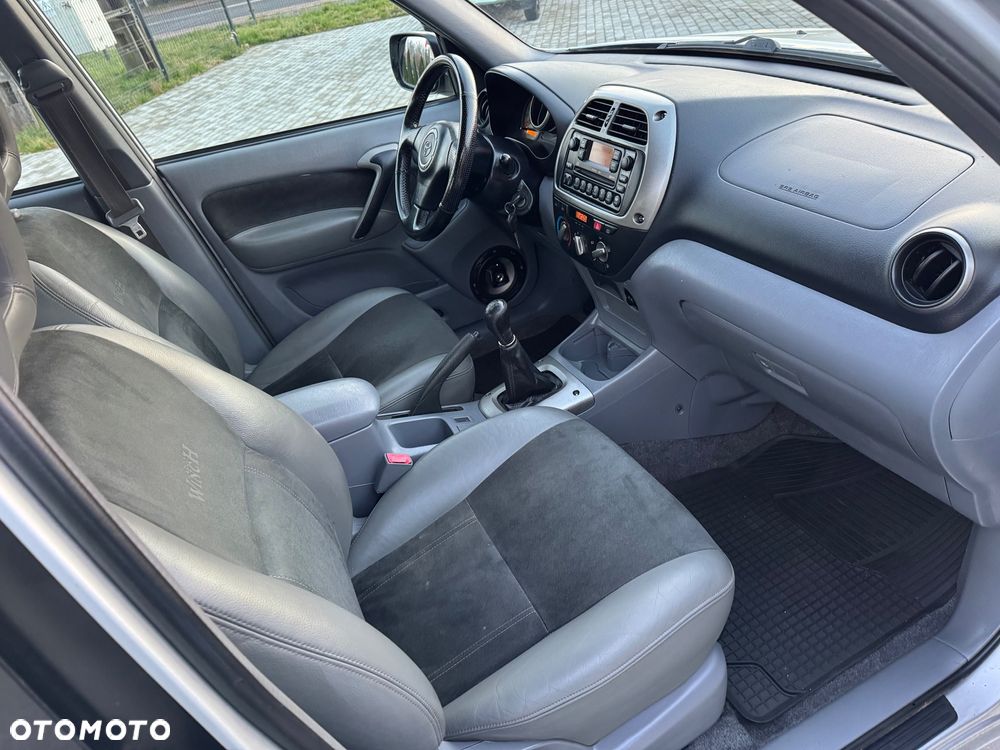 Toyota RAV4 D-4D 4x4 - 12