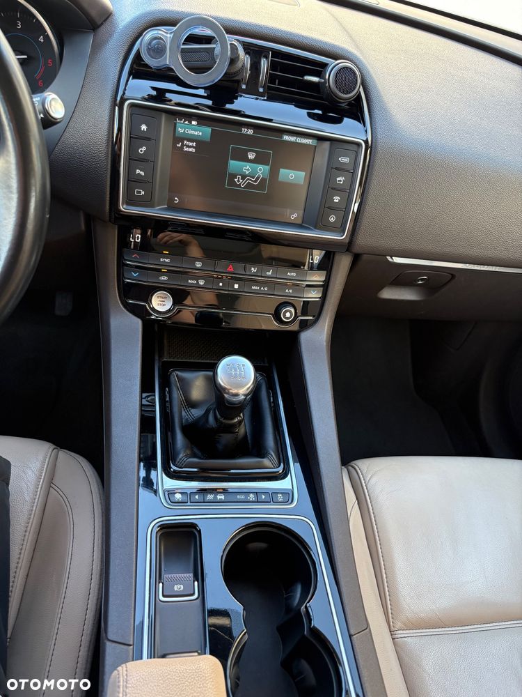 Jaguar F-Pace 2.0 i4D AWD Prestige - 9