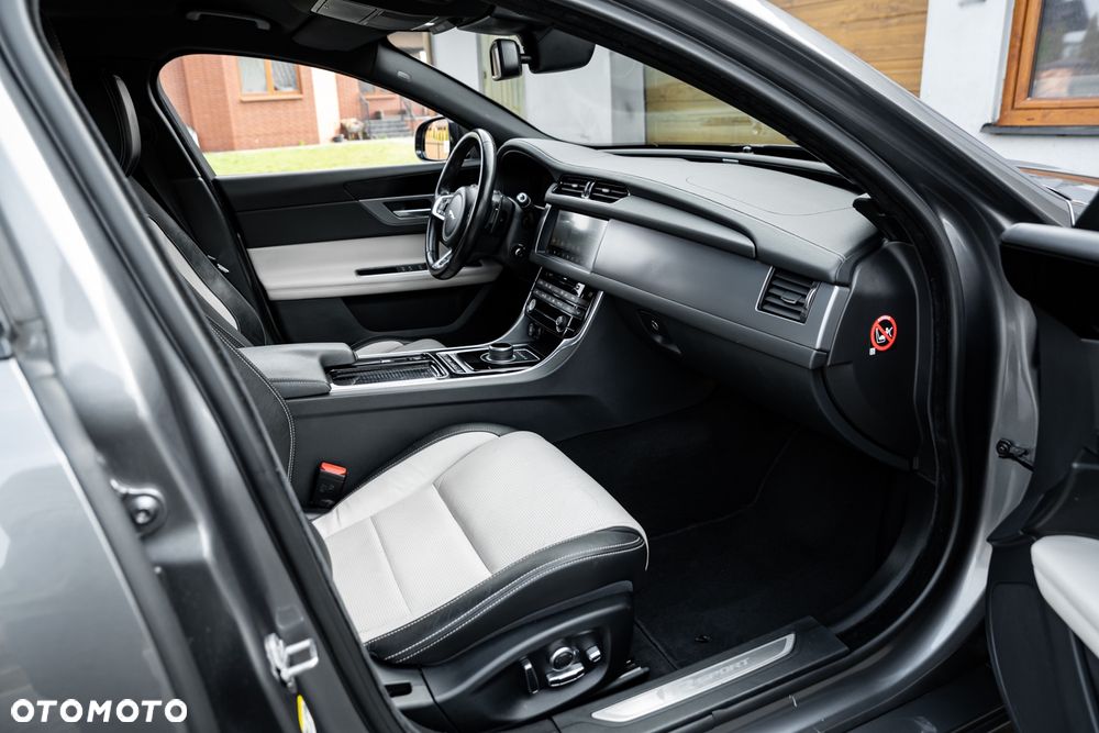 Jaguar XF 35t R-Sport - 21