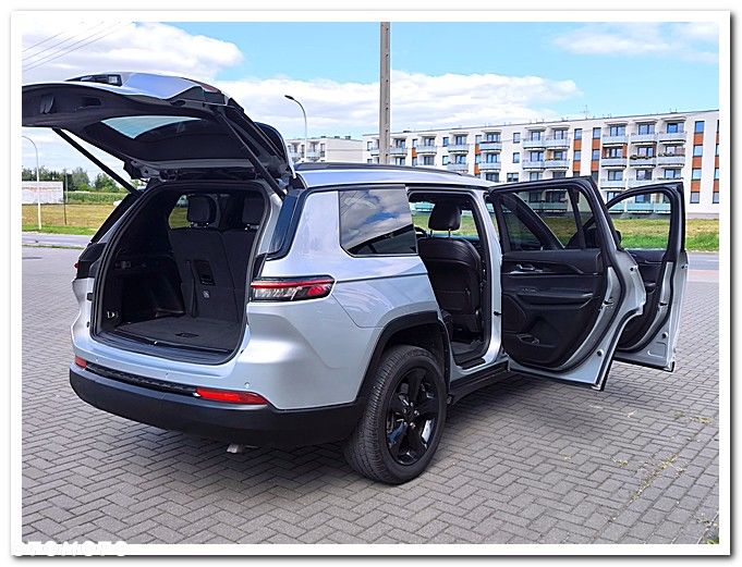 Jeep Grand Cherokee - 16