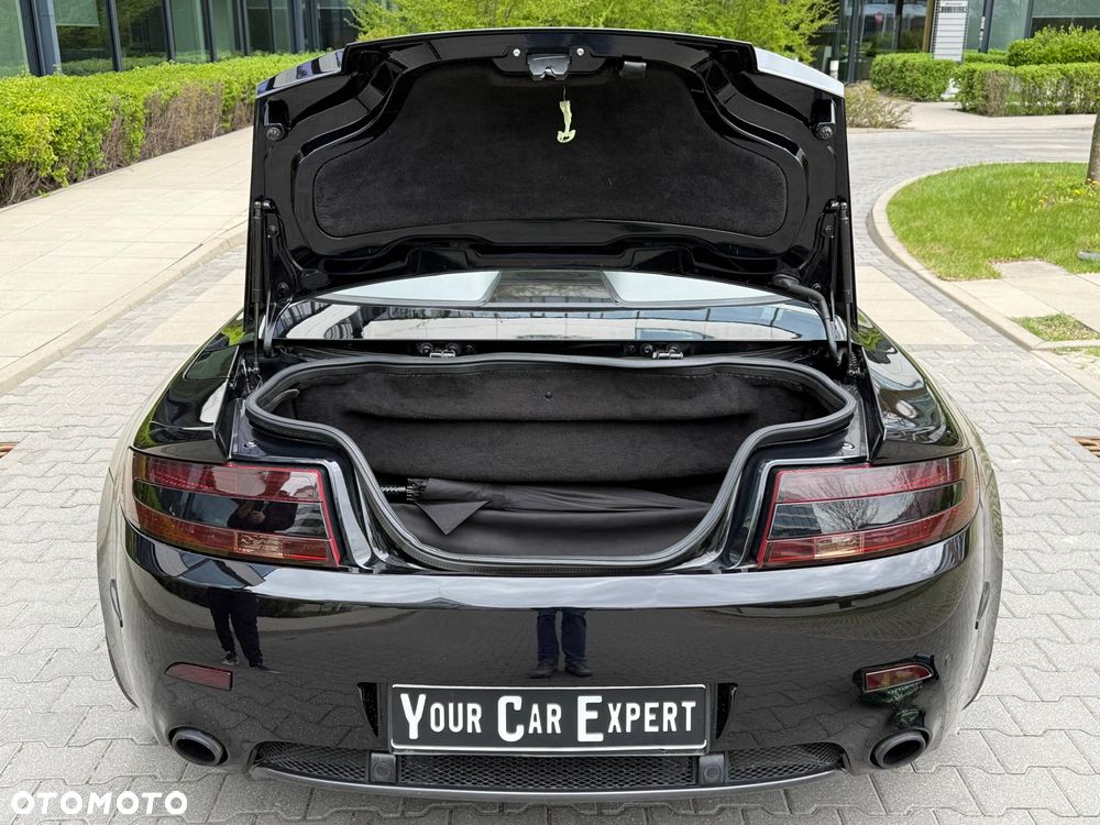 Aston Martin V8 Vantage - 27