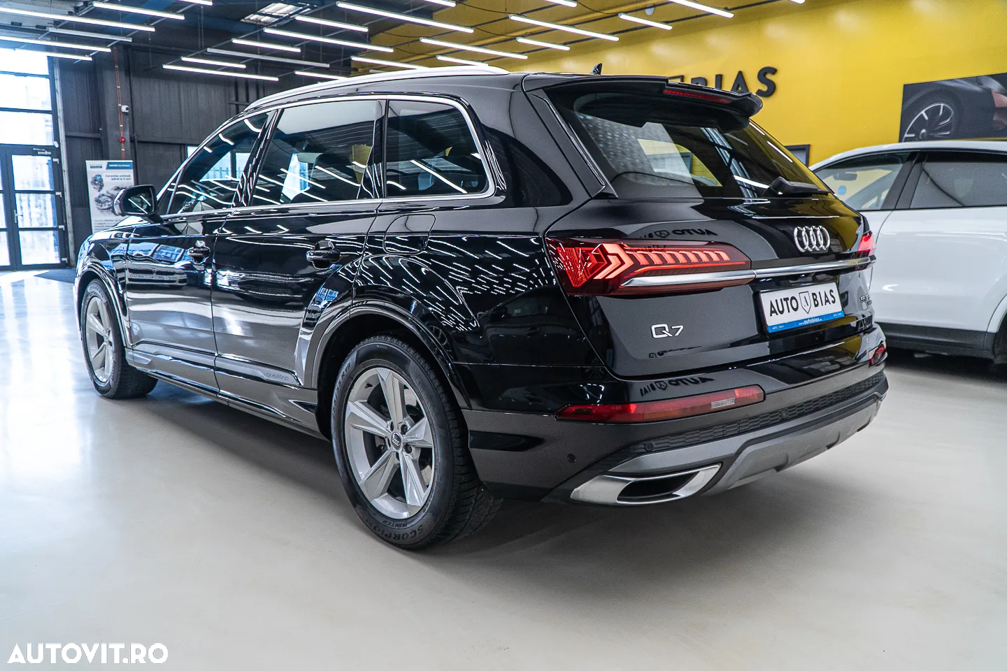 Audi Q7 55 TFSI e quattro Tiptronic PHEV S Line - 5