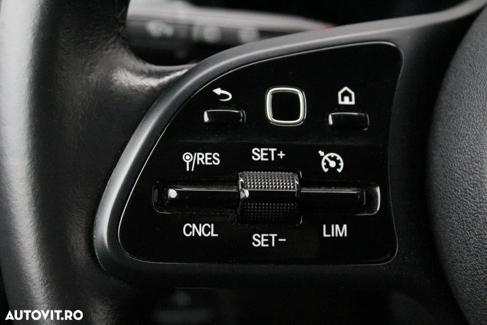 Mercedes-Benz GLB 180 d 8G-DCT AMG Line - 13