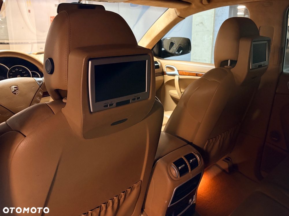 Porsche Cayenne Turbo - 26