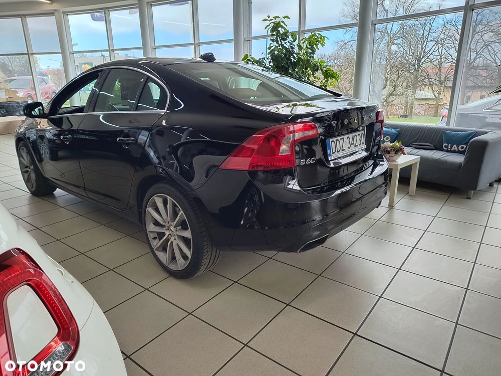 Volvo S60 T5 Drive-E Momentum - 4