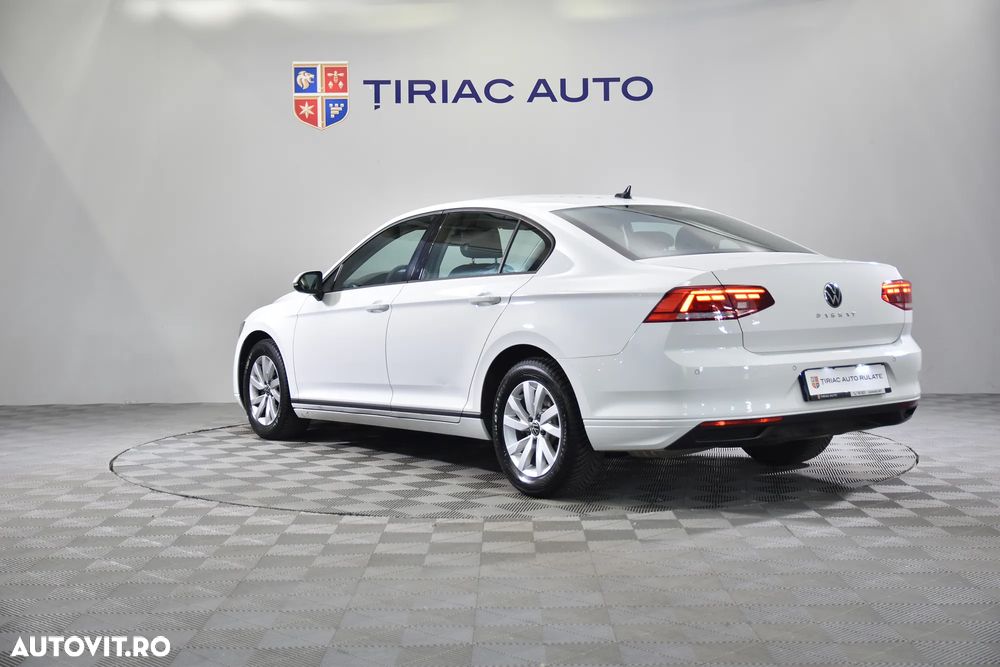 Volkswagen Passat - 4