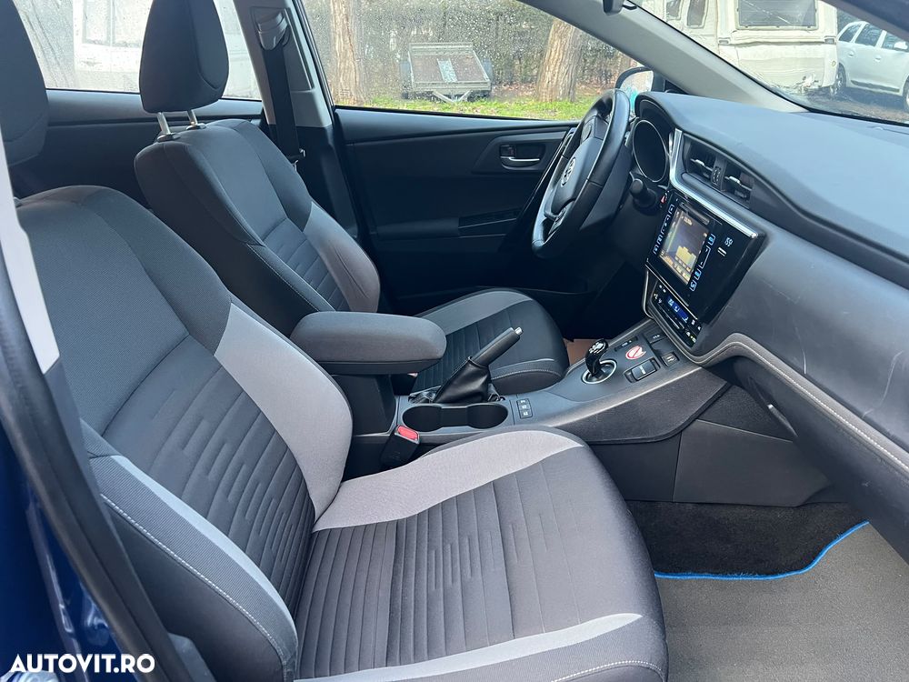 Toyota Auris - 11