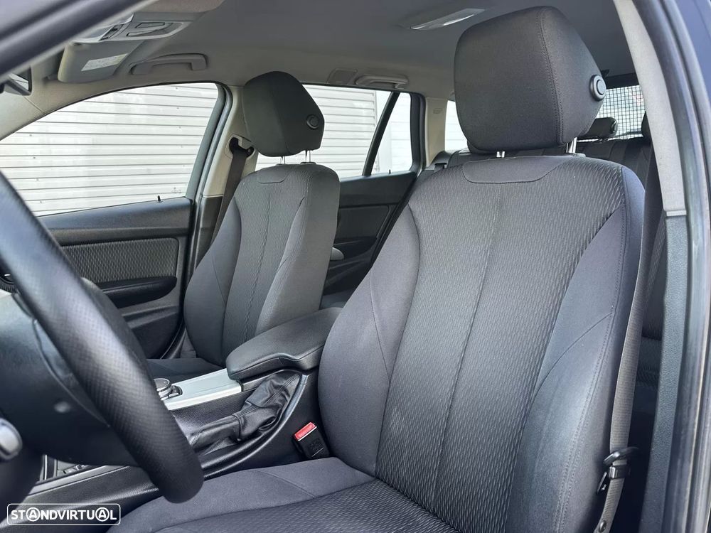 BMW 320 d EfficientDynamics Line Sport Auto - 34