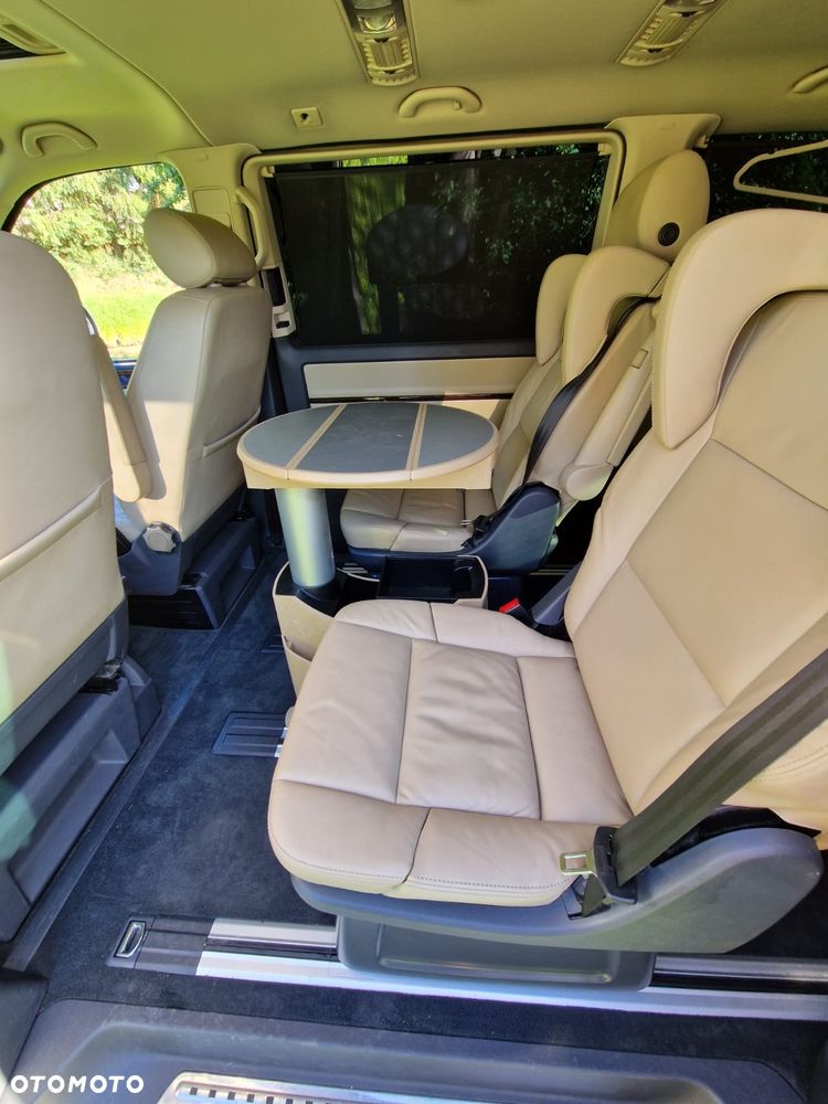 Volkswagen Multivan - 32