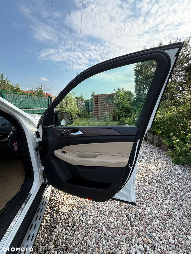 Mercedes-Benz GLS - 16