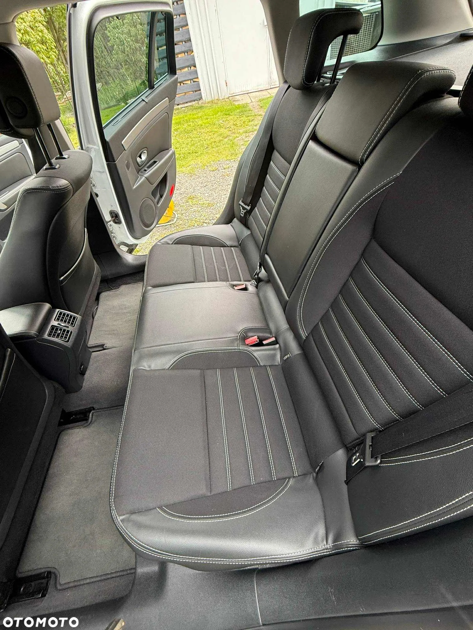 Renault Laguna Grandtour 2.0 dCi FAP Expression - 4