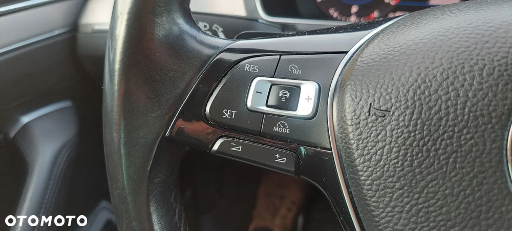 Volkswagen Passat - 31