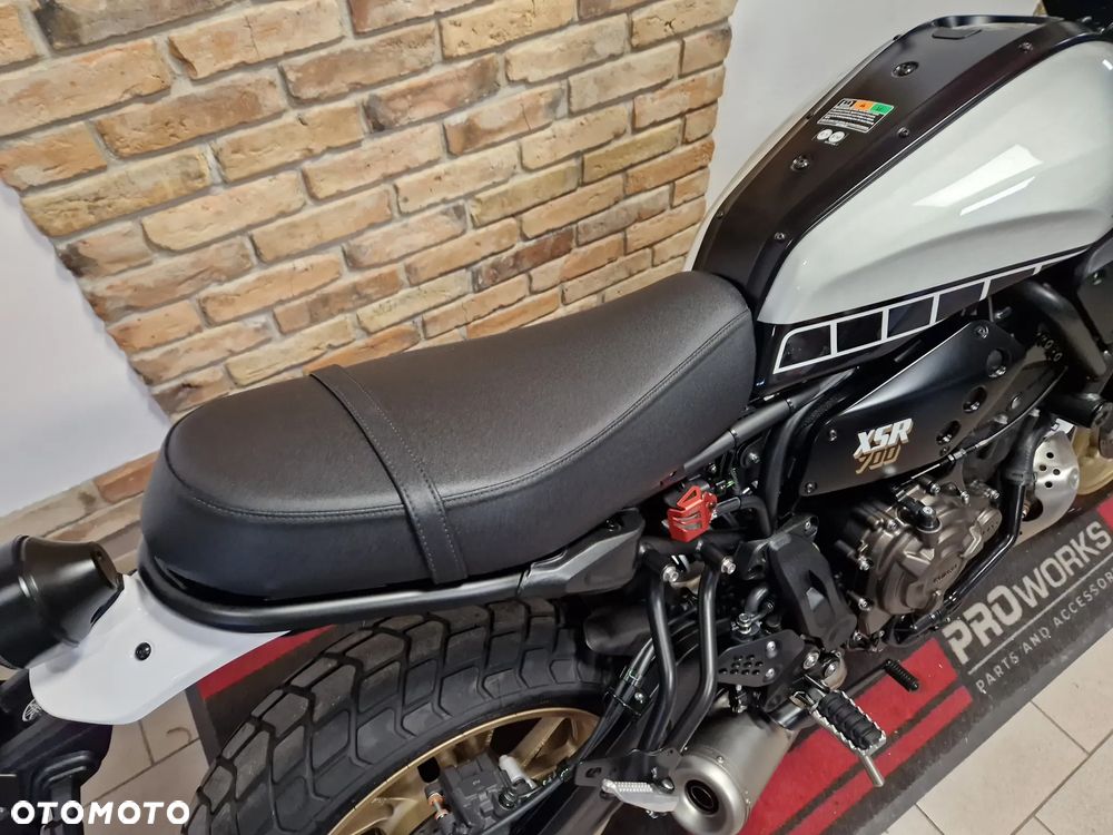 Yamaha XSR - 32