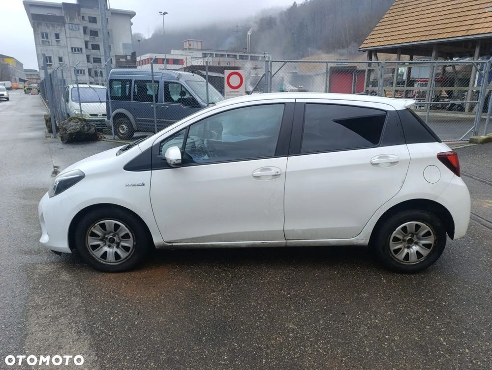 Toyota Yaris Hybrid 100 Life - 6