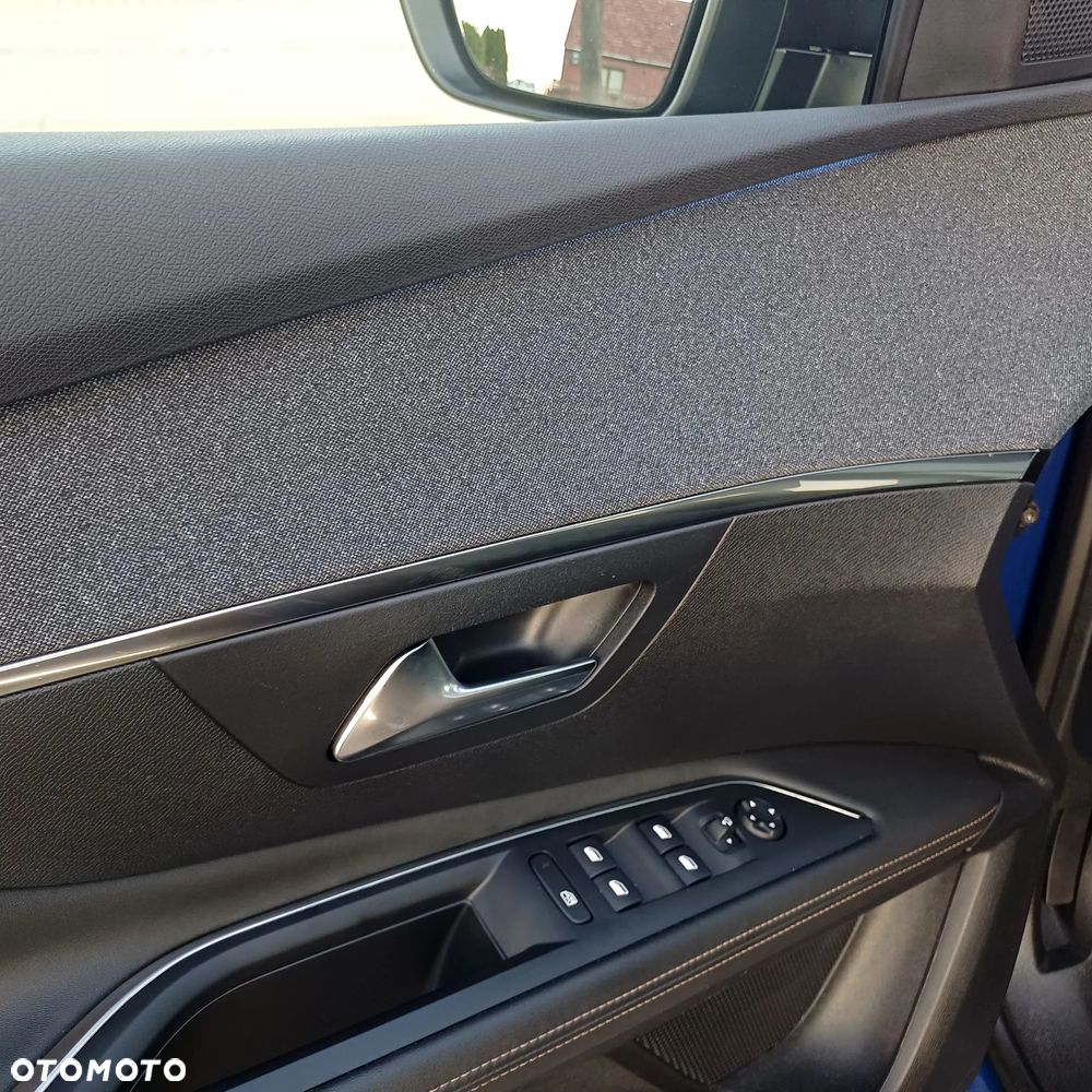 Peugeot 3008 1.6 PureTech HYbrid GT Line S&S EAT8 - 16