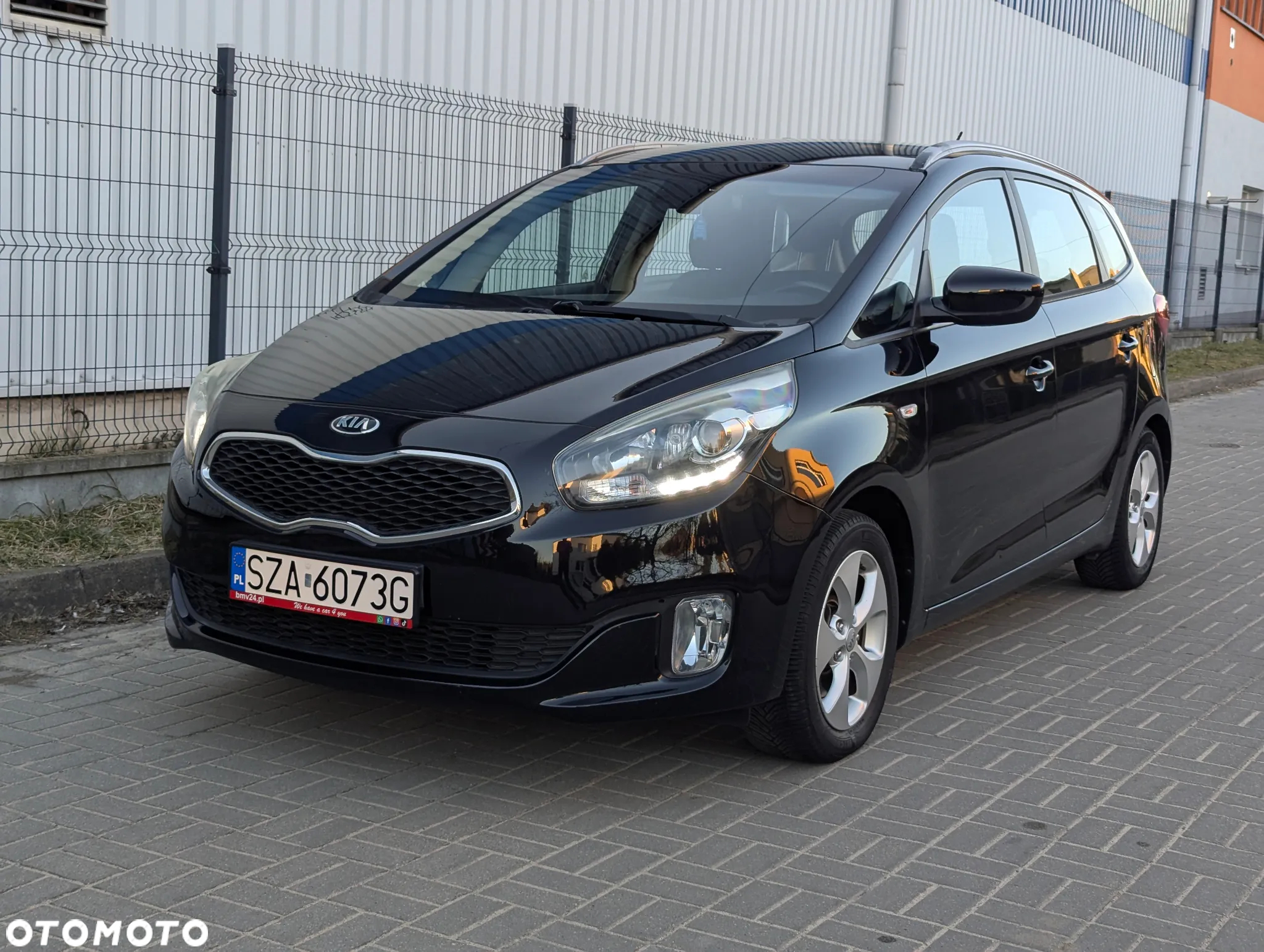 Kia Carens 1.6 GDI Attract - 2