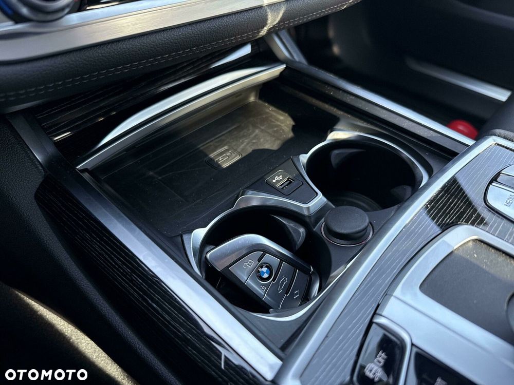BMW Seria 7 - 32