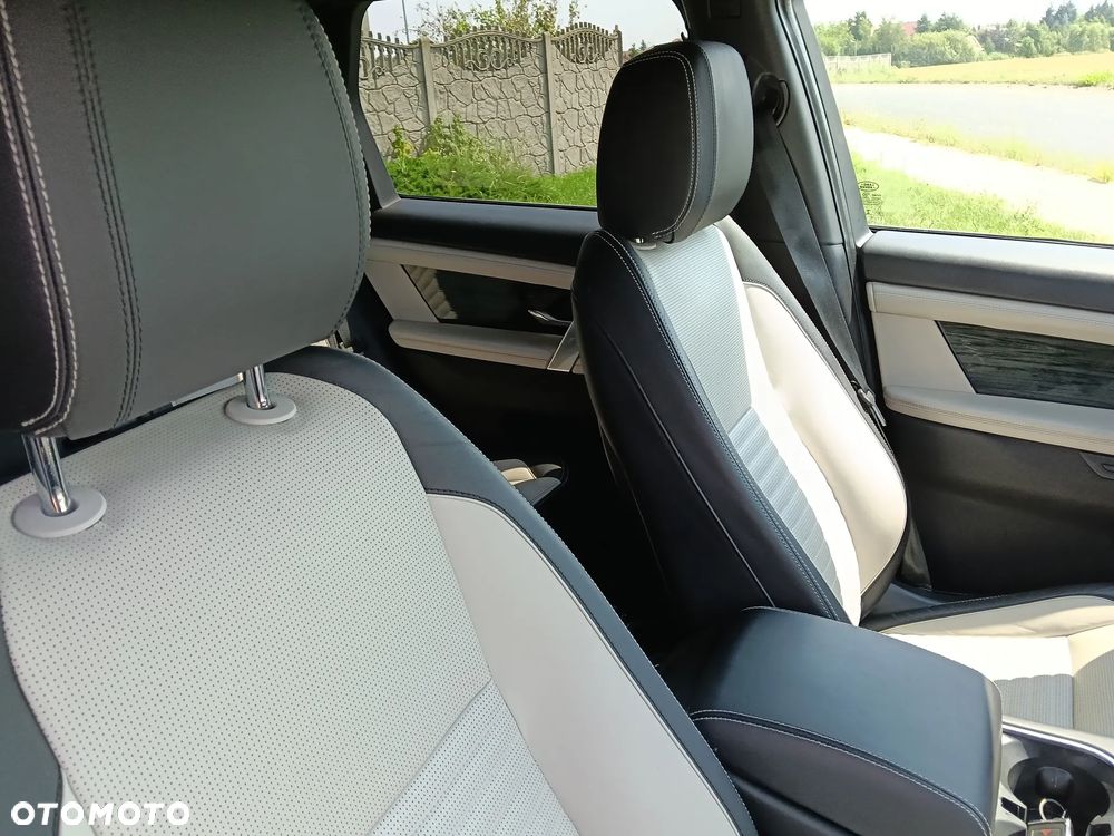 Land Rover Discovery Sport P300e R-Dynamic - 13