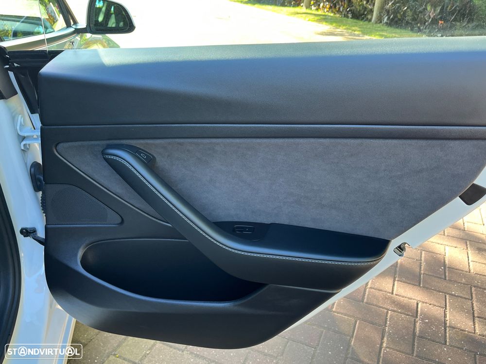 Tesla Model 3 - 35