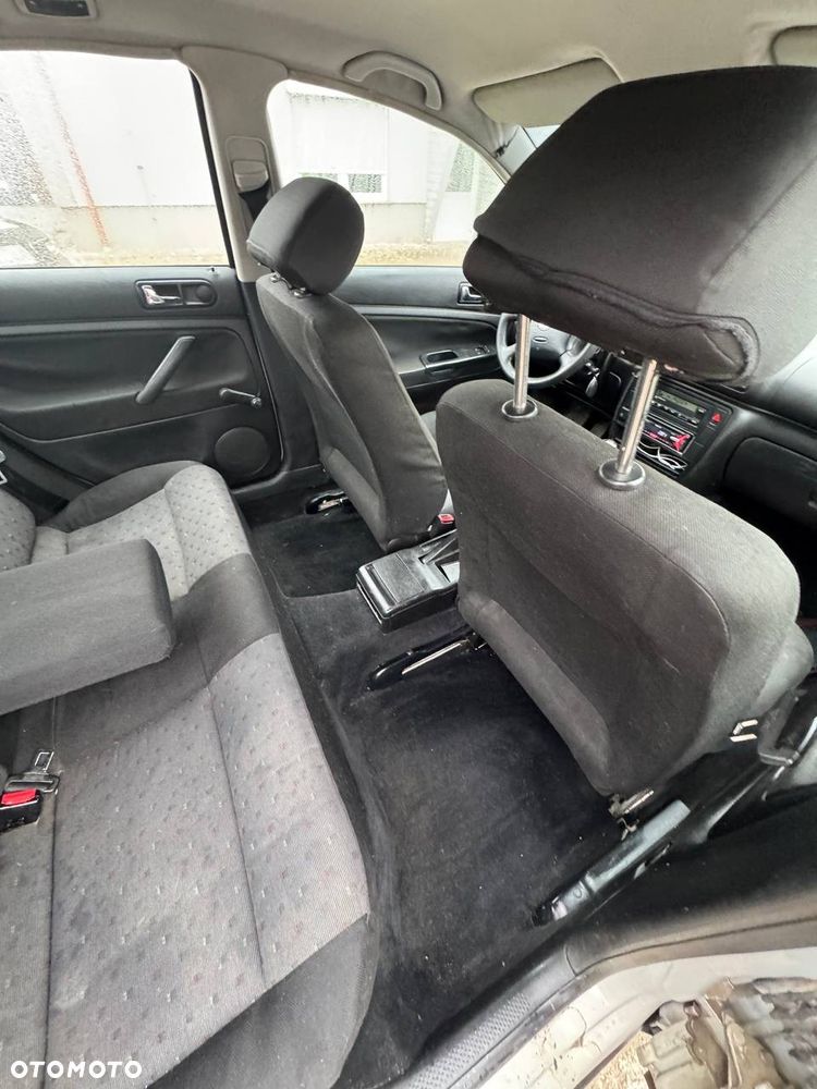 Volkswagen Passat 1.8 - 23