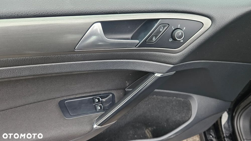 Volkswagen Golf 1.6 TDI DPF BlueMotion - 10