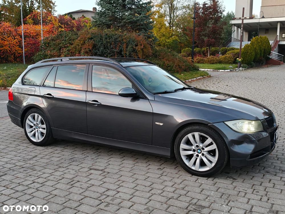 BMW Seria 3 320i - 24